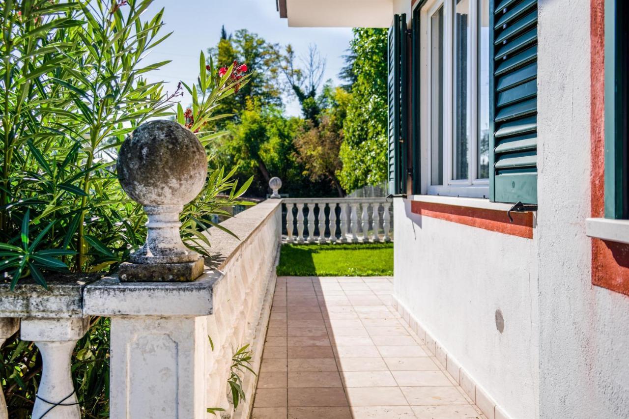 Villa Carini With 3000 Mq Garden & Heated Pool Кастельнуово-дель-Гарда Екстер'єр фото