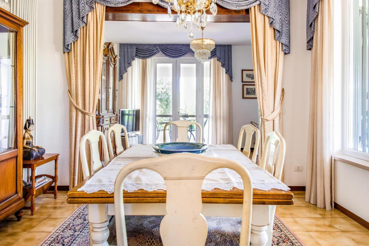 Villa Carini With 3000 Mq Garden & Heated Pool Кастельнуово-дель-Гарда Екстер'єр фото