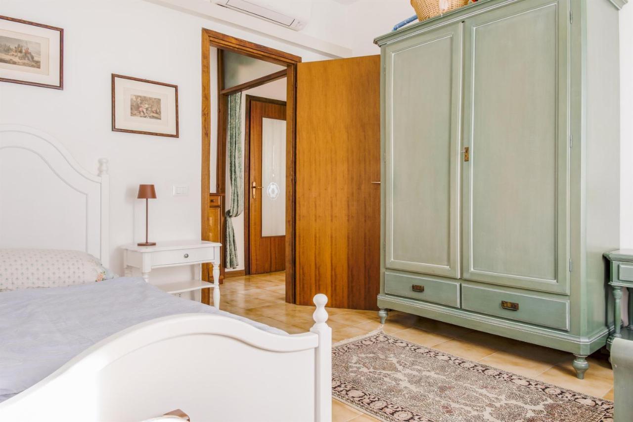 Villa Carini With 3000 Mq Garden & Heated Pool Кастельнуово-дель-Гарда Екстер'єр фото