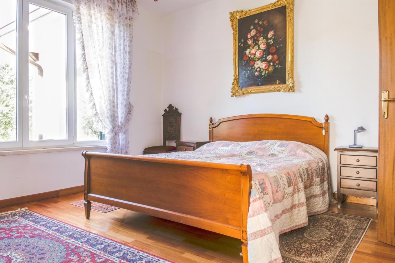 Villa Carini With 3000 Mq Garden & Heated Pool Кастельнуово-дель-Гарда Екстер'єр фото