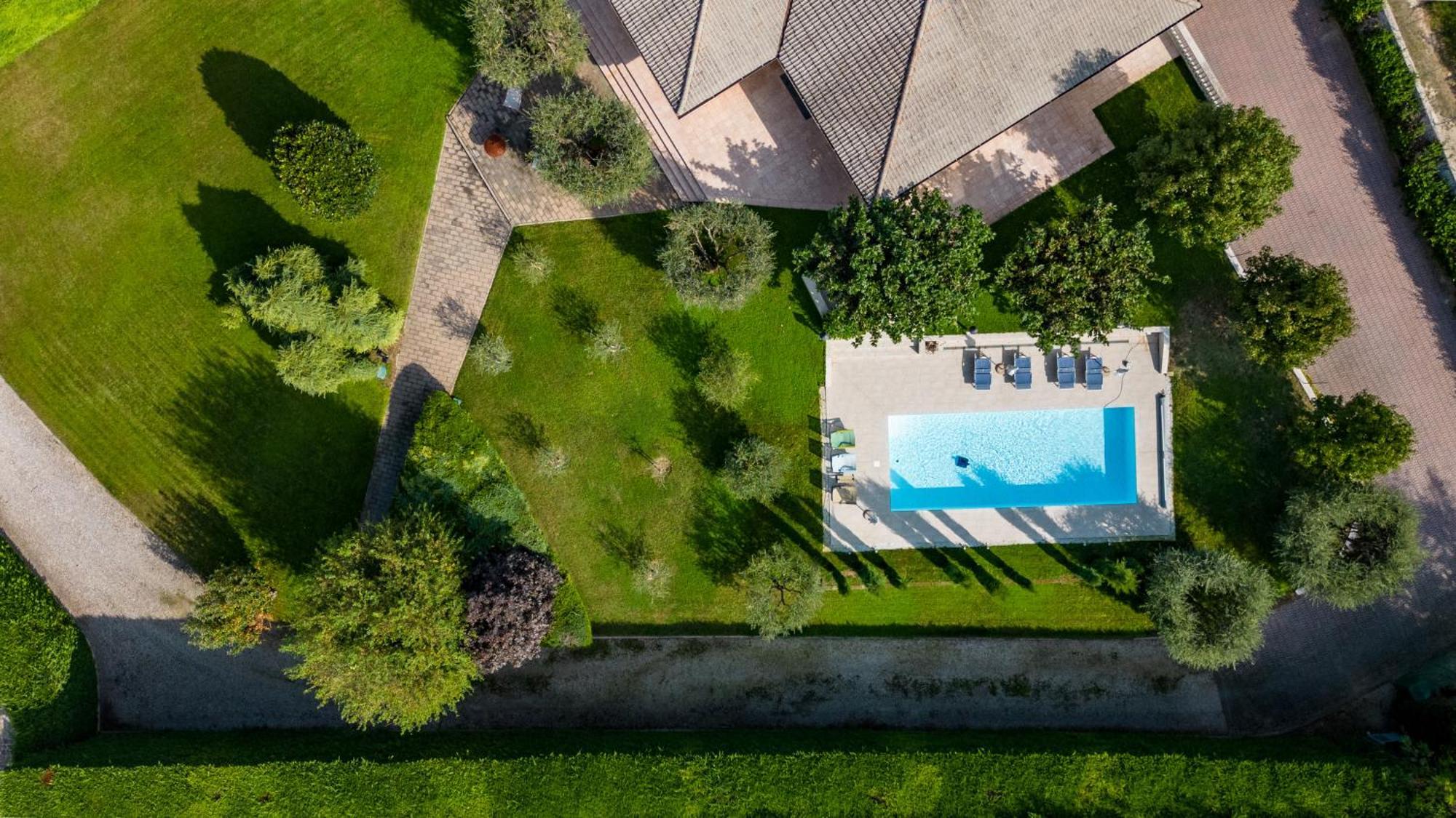 Villa Carini With 3000 Mq Garden & Heated Pool Кастельнуово-дель-Гарда Екстер'єр фото