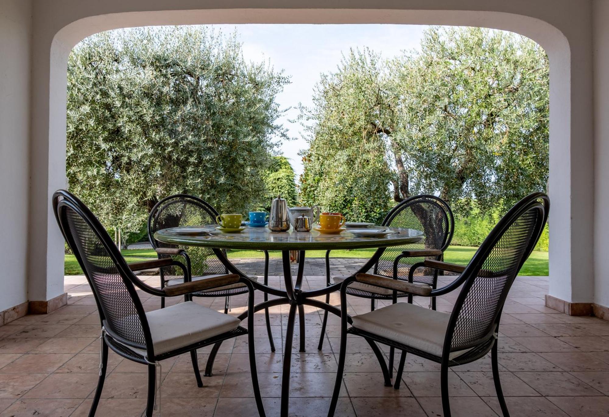 Villa Carini With 3000 Mq Garden & Heated Pool Кастельнуово-дель-Гарда Екстер'єр фото