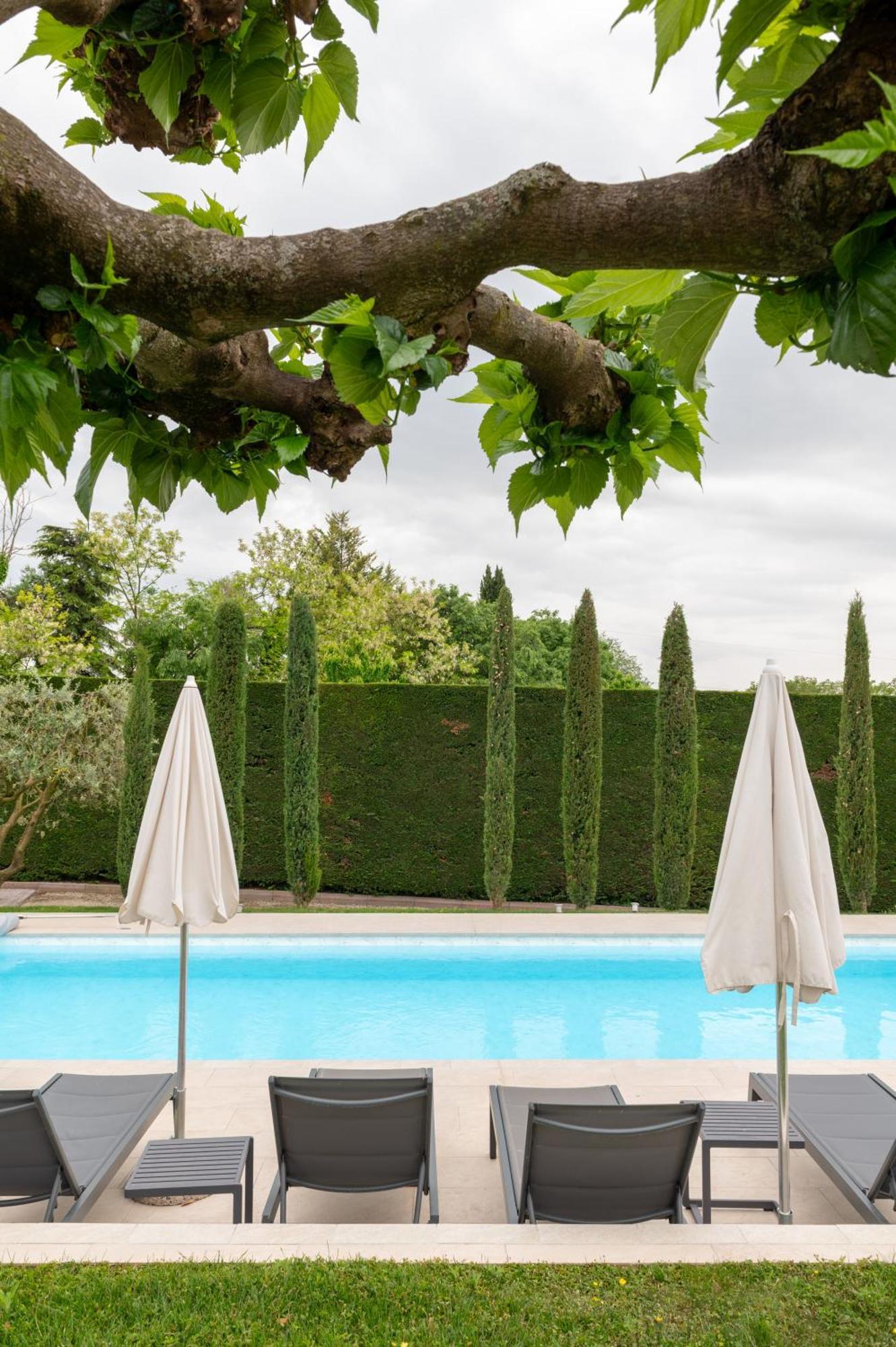 Villa Carini With 3000 Mq Garden & Heated Pool Кастельнуово-дель-Гарда Екстер'єр фото