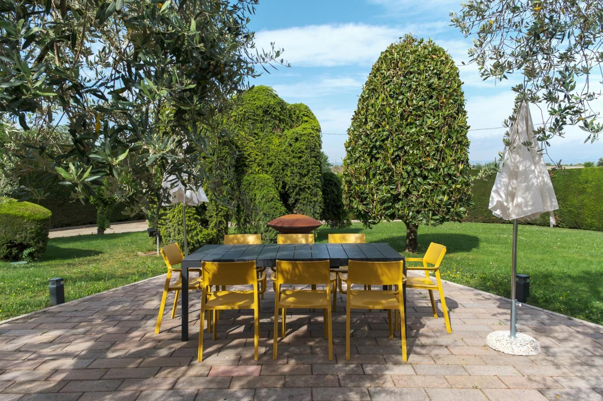 Villa Carini With 3000 Mq Garden & Heated Pool Кастельнуово-дель-Гарда Екстер'єр фото